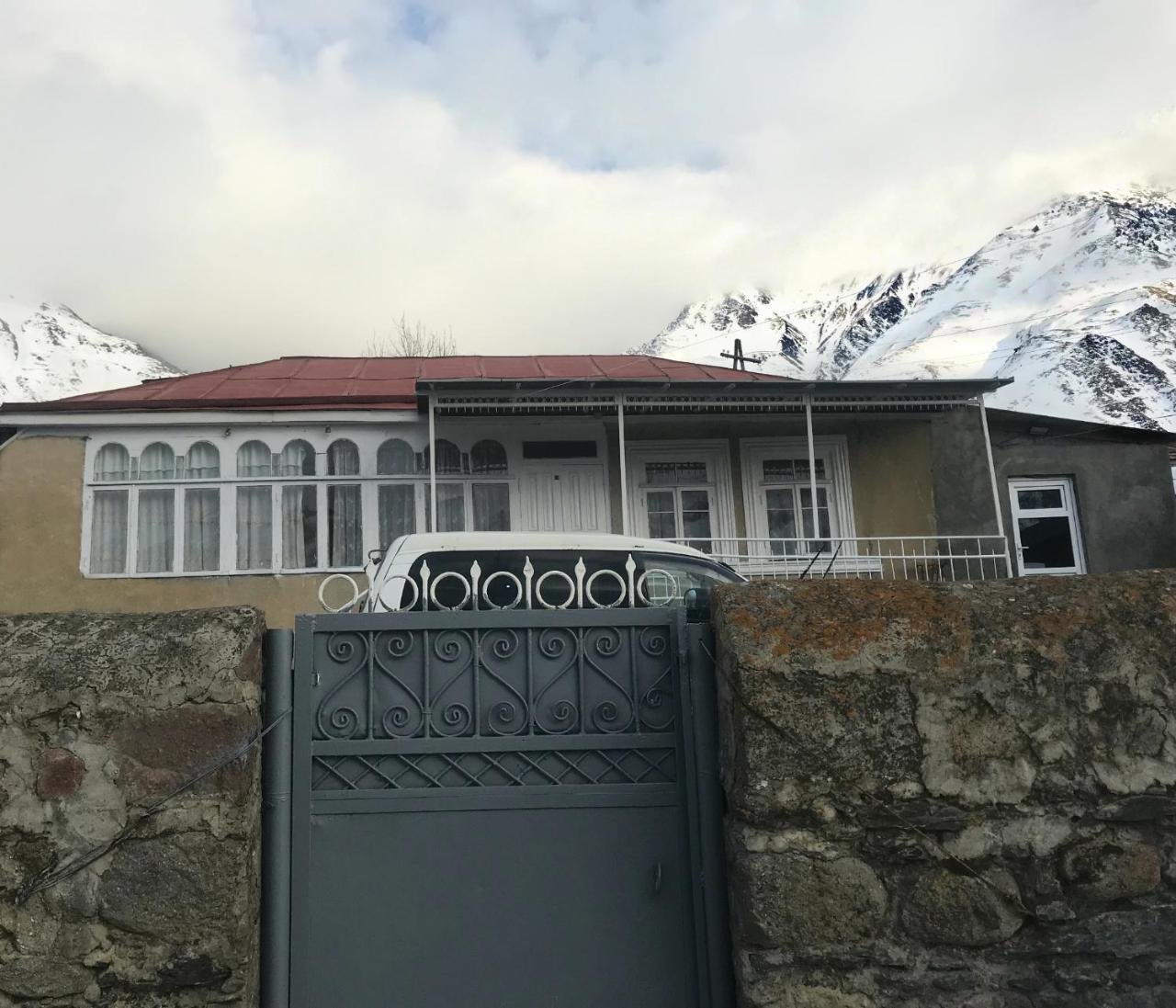 Sabuka Qushashvili Hotel Kazbegi Ngoại thất bức ảnh
